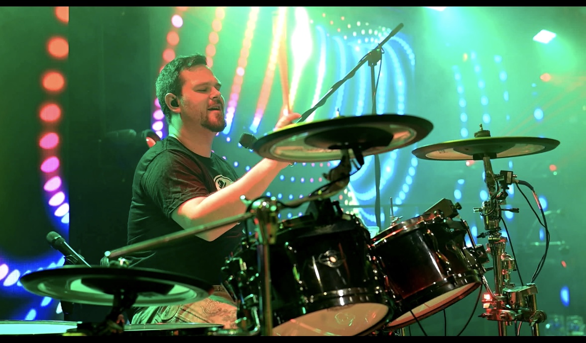 Drummer von Partyalarm live